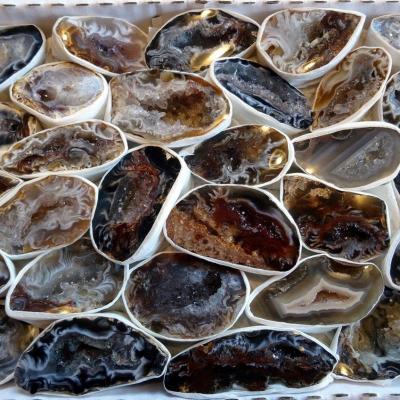 Petites géodes d'agate naturelle